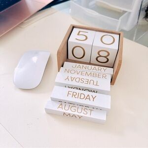 Office Wooden Date Blocks